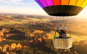 Let balonem vzhůru do oblak