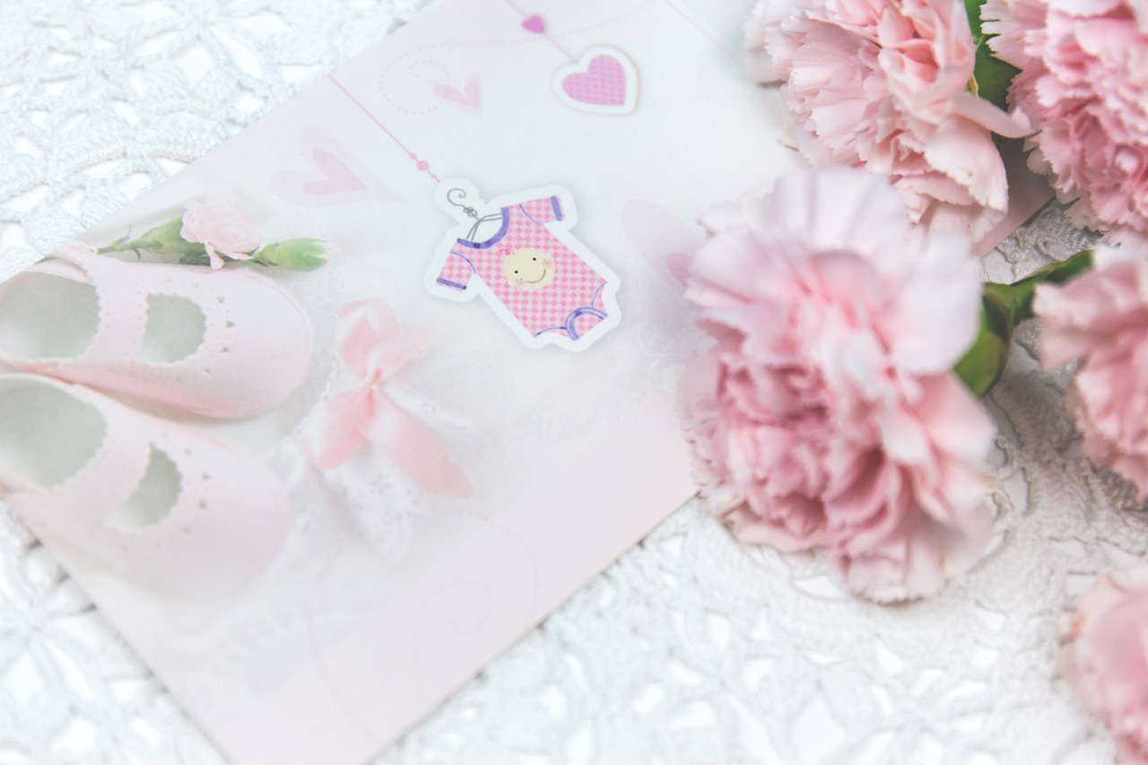 Blíží se baby shower a jste zváni? Víme, jaké dárky se hodí přinést
