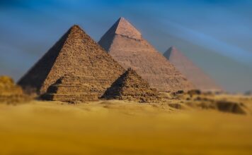 Na Velké pyramidě neúnavně pracovalo mnoho lidí