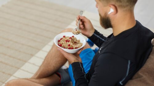 Athlete,Enjoying,Healthy,Meal,Rich,In,Fiber,,Protein,And,Vitamins.