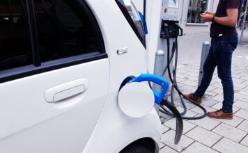 Elektromobil nebo spalovací motor: co dává smysl dnes